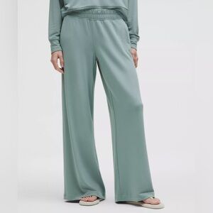 Lululemon BeCalm Mid-Rise Wide-Leg Pant Small Crater Blue